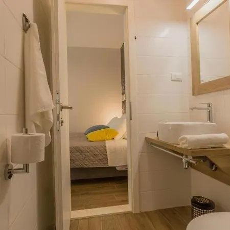 And With Wifi - 23011 Πανσιόν